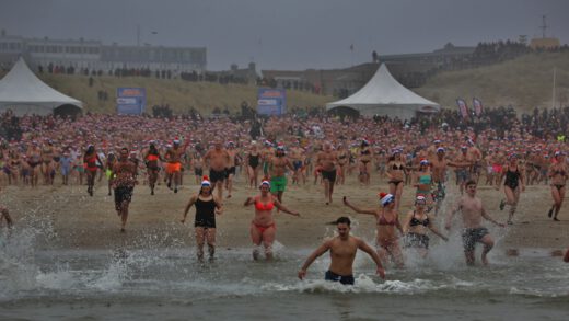 Meer dan 2000 deelnemers aan de Egmondse Nieuwjaarsduik verwacht