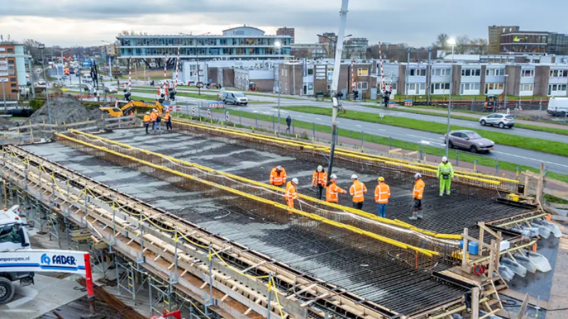 Beton gestort voor tunneldek in Heerhugowaard