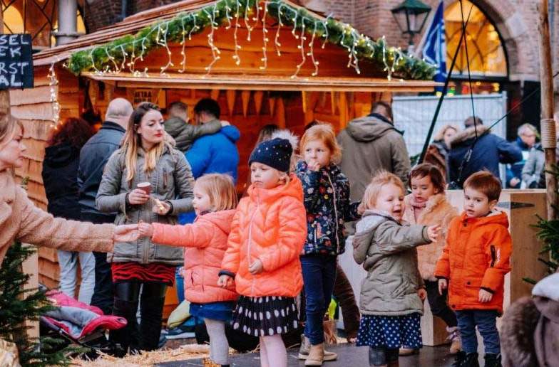 Hele Waagplein wordt weer omgetoverd tot een sfeervolle kerstmarkt