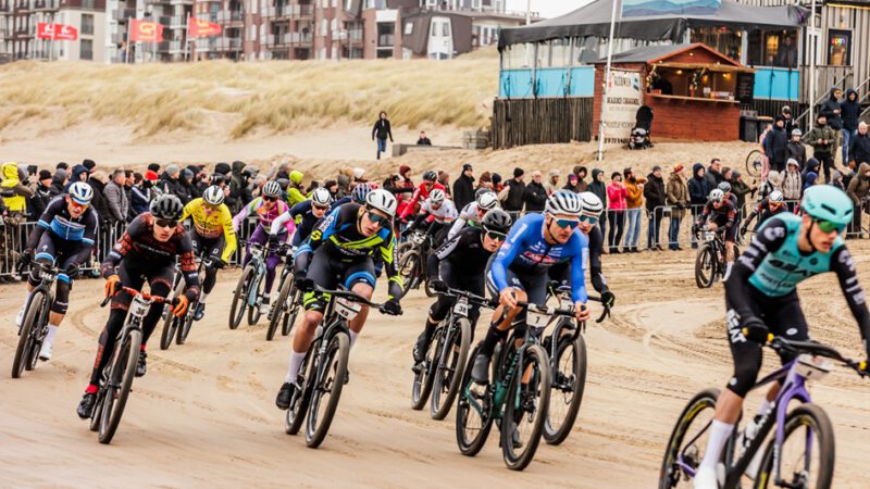 Het nieuwe sportjaar start voor 21.500 strandracers en hardlopers in Egmond aan Zee