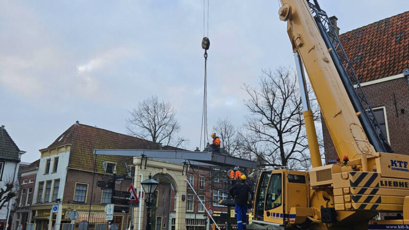 De Bathbrug aan het Waagplein krijgt een nieuwe poort