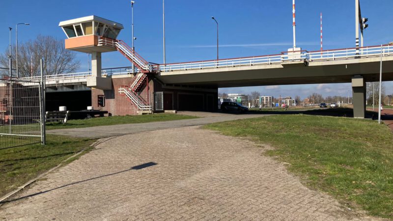 Huiswaarderbrug in Alkmaar draait weer op volle kracht