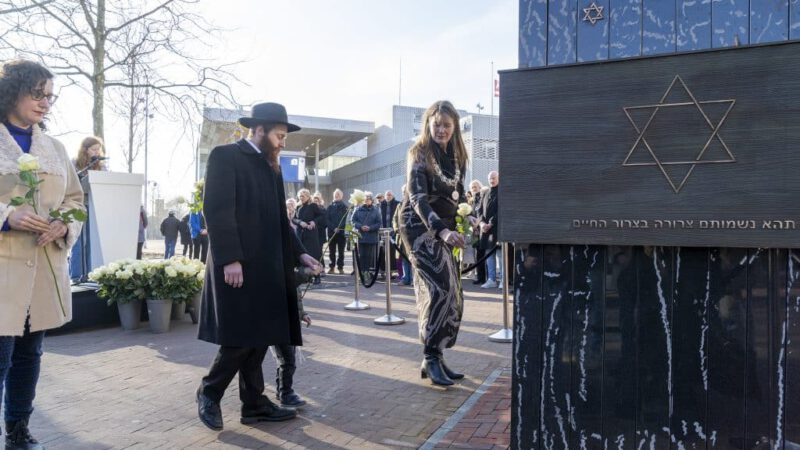 173 Joodse Alkmaarders herdacht bij Namenmonument