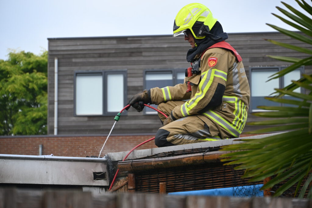 Barbecue zorgt voor brand in tuinhuis in Alkmaar
