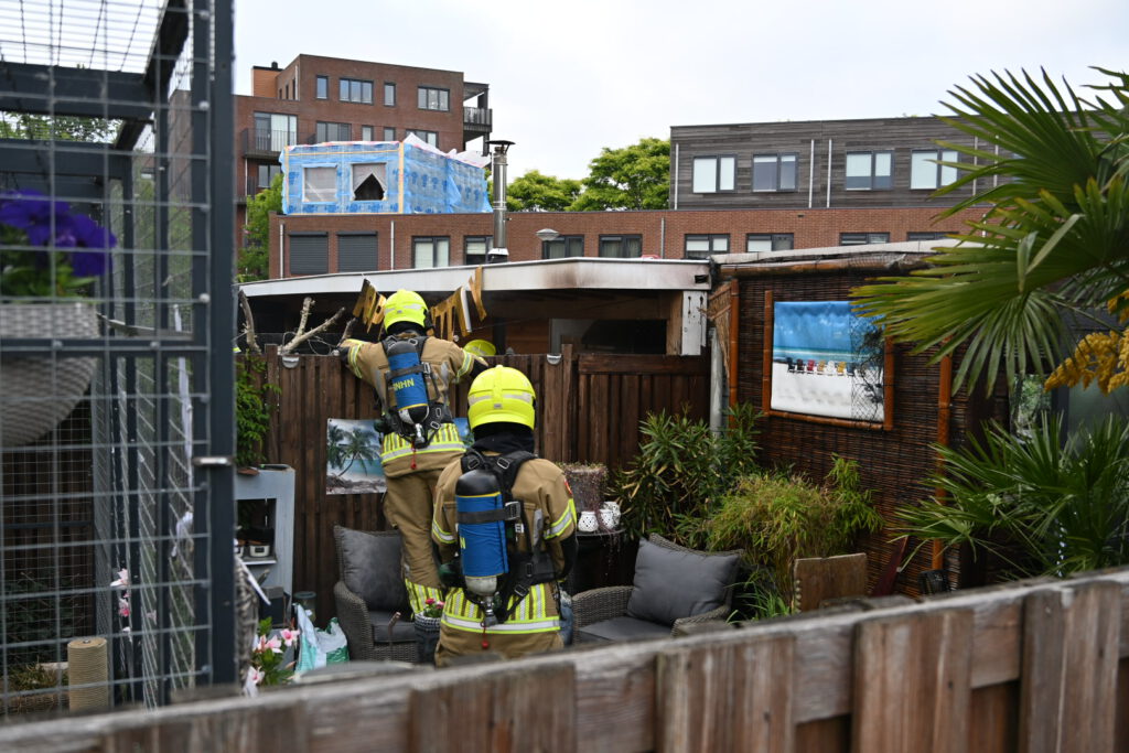 Barbecue zorgt voor brand in tuinhuis in Alkmaar