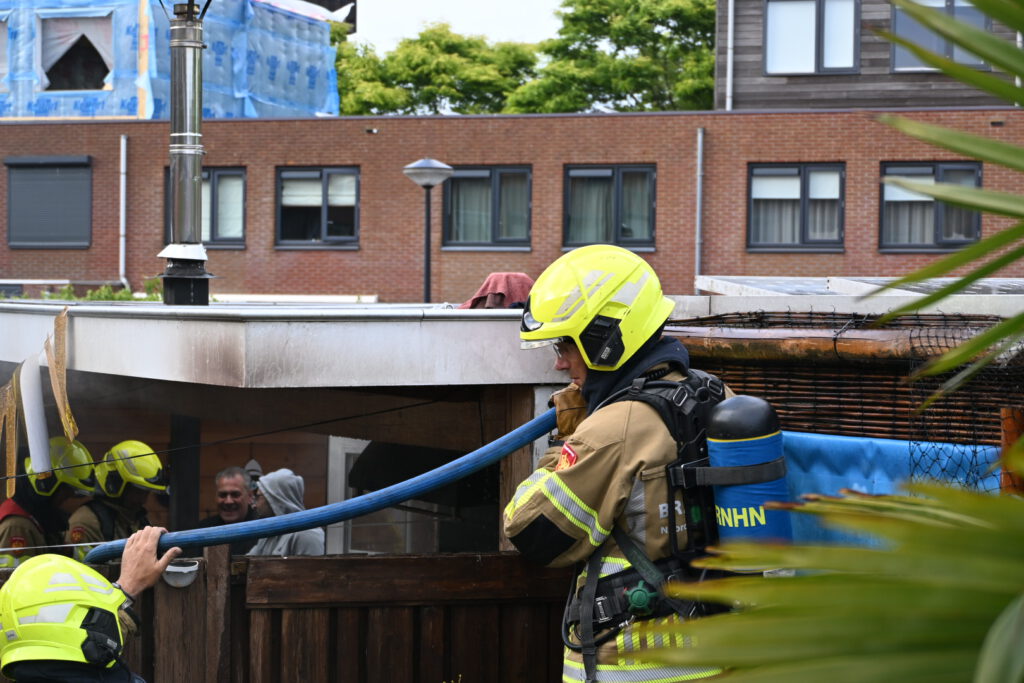Barbecue zorgt voor brand in tuinhuis in Alkmaar