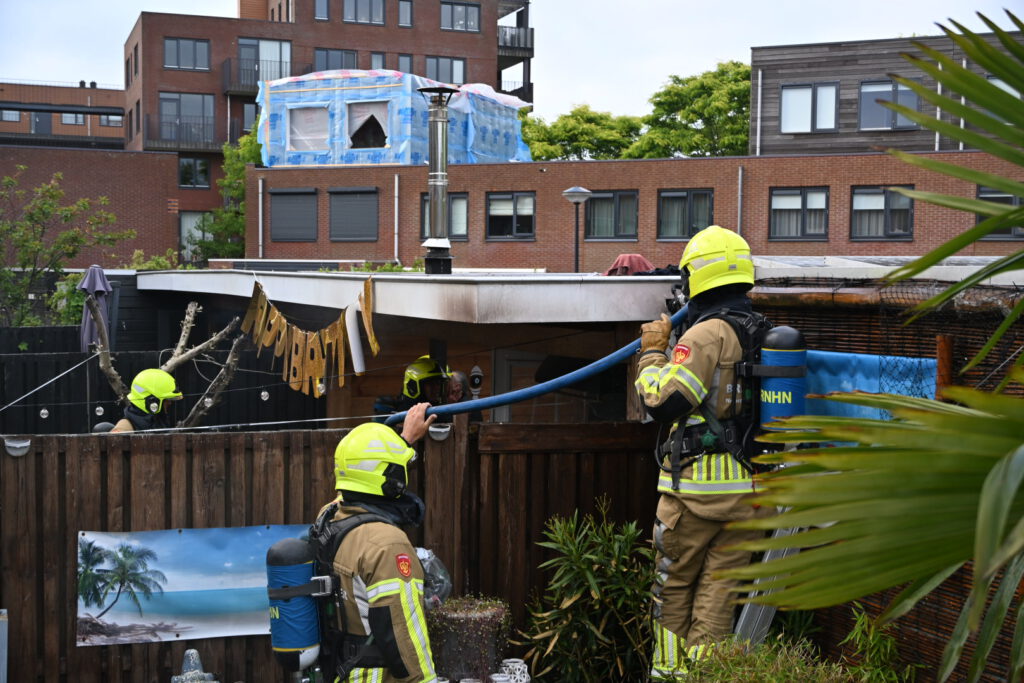 Barbecue zorgt voor brand in tuinhuis in Alkmaar