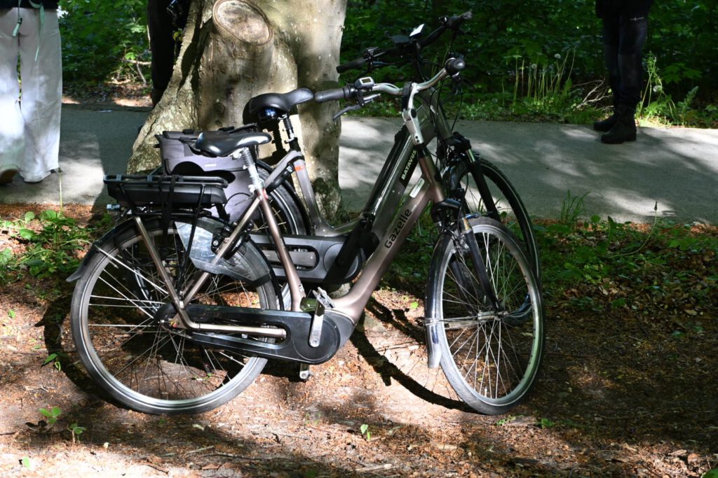 Twee fietsers gewond in Bergen (FOTO'S)