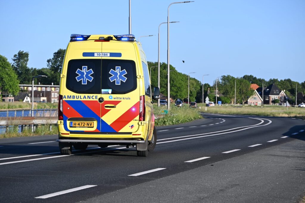 Bestuurder onwel op N9 Bergen (FOTO'S)