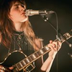 Dutch Dream Pop in De Brouwerij. Anneleen, een lokale singer-songwriter, treedt op met haar bandleden