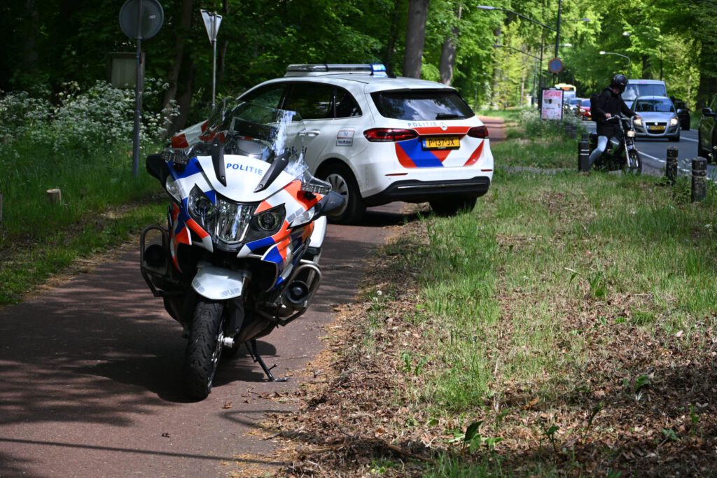 Wielrenner gewond na val langs fietspad in Heiloo