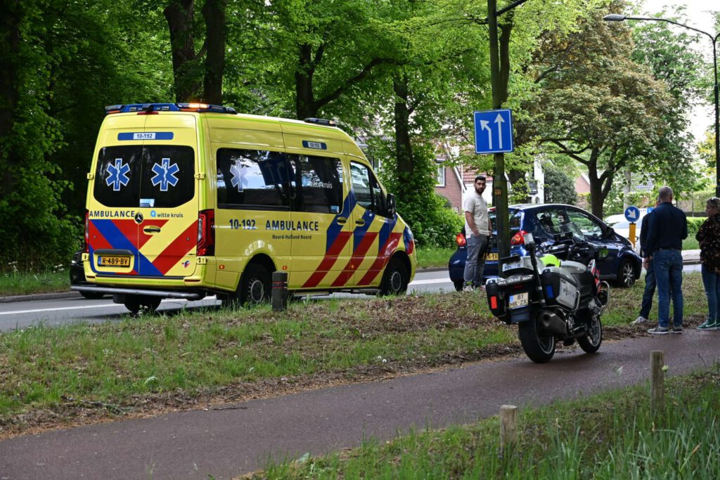 Wielrenner gewond na val langs fietspad in Heiloo
