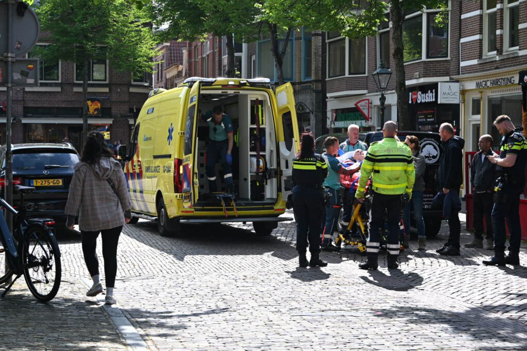 Fietser onwel en komt hard ten val op Gedempte Nieuwesloot