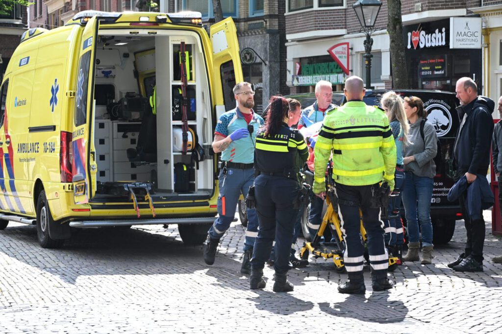 Fietser onwel en komt hard ten val op Gedempte Nieuwesloot