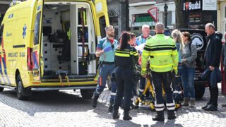 Fietser onwel en komt hard ten val op Gedempte Nieuwesloot