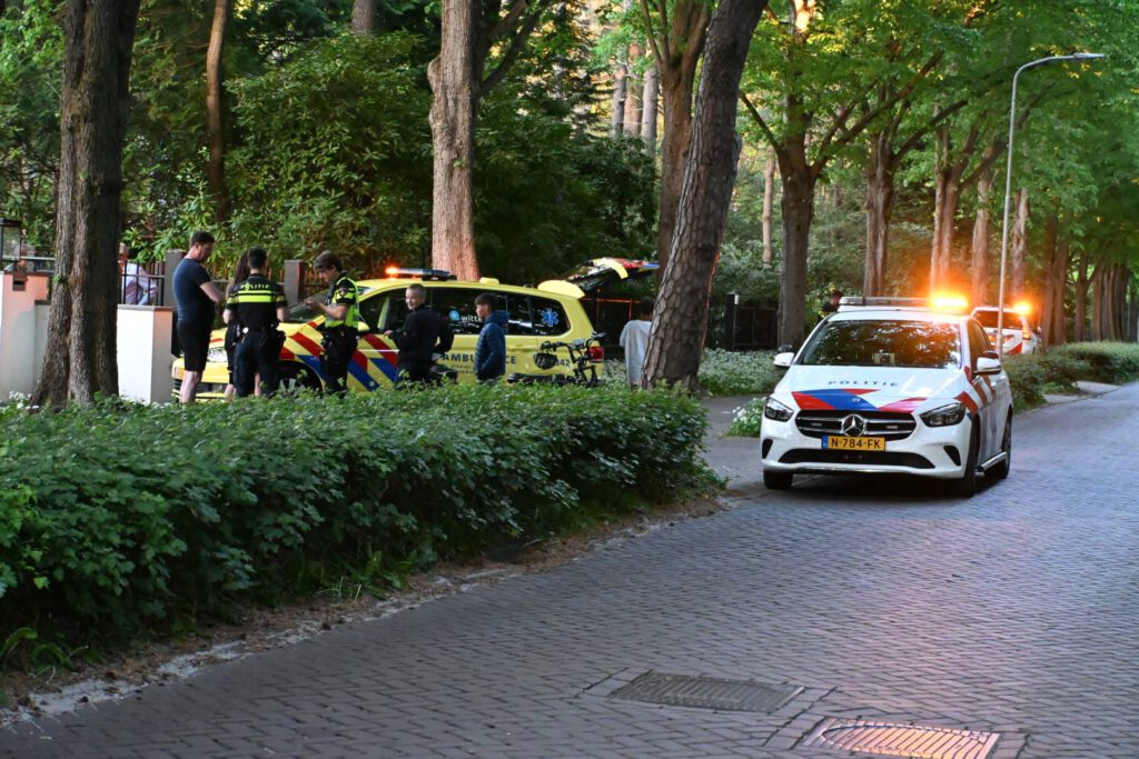 Kind komt met voet tussen spaken, man komt hard ten val in Bergen