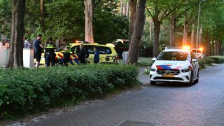 Kind komt met voet tussen spaken, man komt hard ten val in Bergen