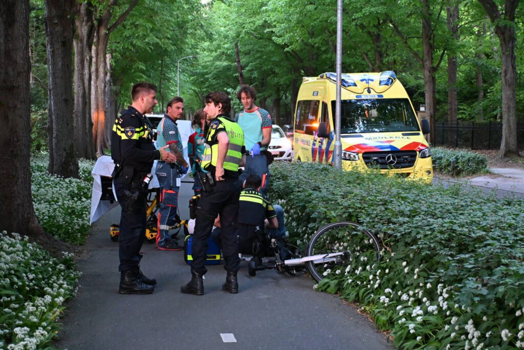Kind komt met voet tussen spaken, man komt hard ten val in Bergen