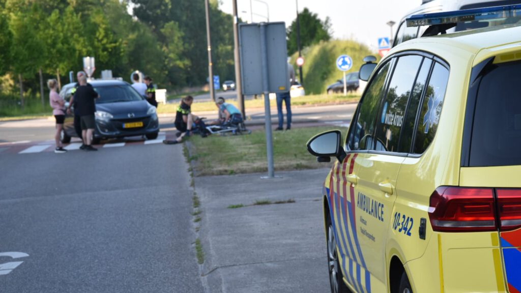 Wielrenner aangereden door auto op rotonde Heerhugowaard (FOTO'S)