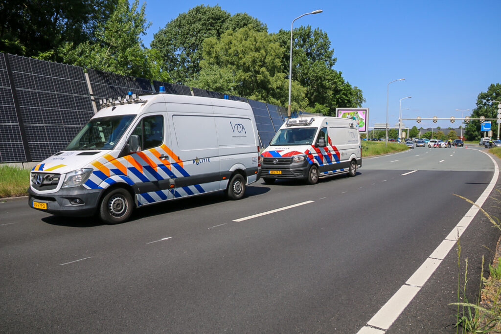 N245 bij Alkmaar gedeeltelijk afgesloten na ernstig ongeval, traumaheli opgeroepen