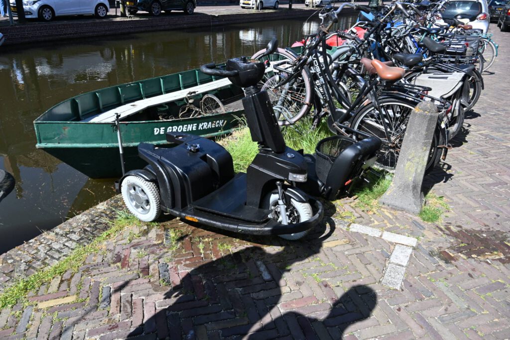 Vrouw belandt met scootmobiel in water Verdronkenoord