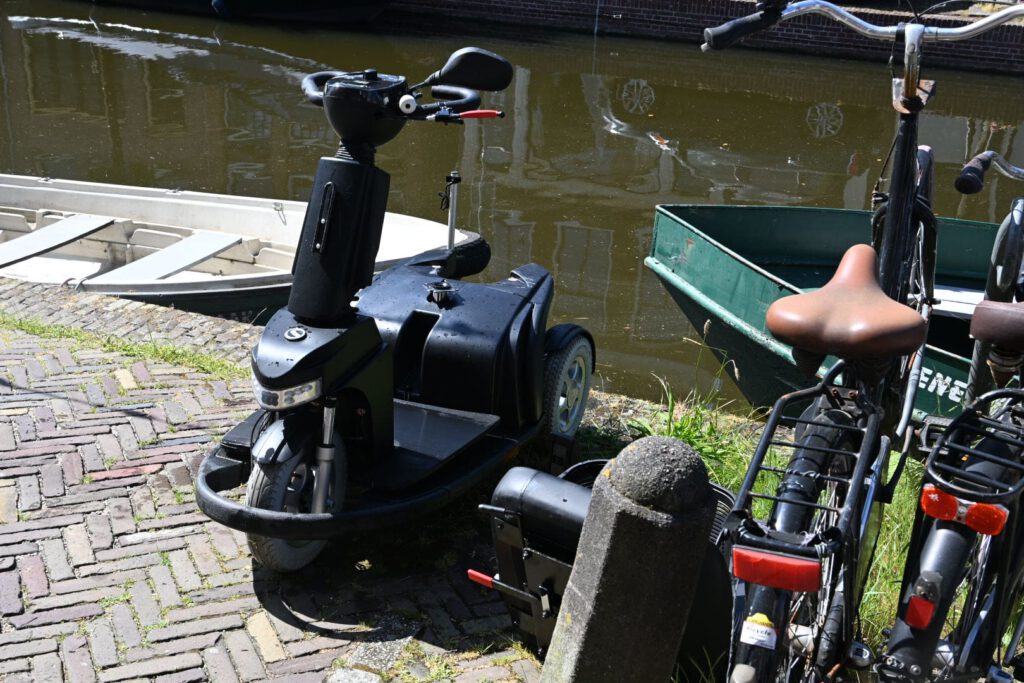 Vrouw belandt met scootmobiel in water Verdronkenoord
