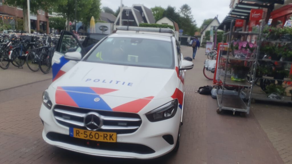 Winkeldief sloopt pinautomaat in Heiloo (FOTO'S)