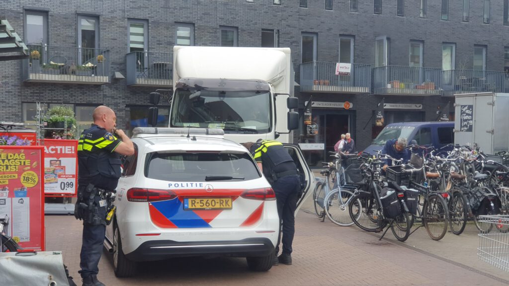 Winkeldief sloopt pinautomaat in Heiloo (FOTO'S)