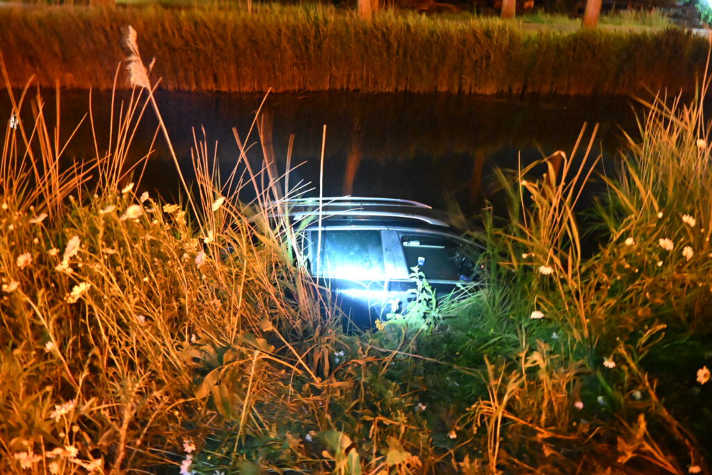 Ongeduldige passant betrapt op alcohol bij auto te water aan Noordervaart in Stompetoren