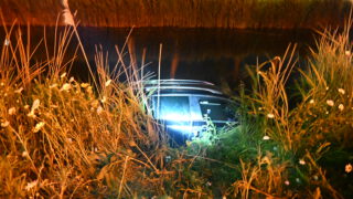 Ongeduldige passant betrapt op alcohol bij auto te water aan Noordervaart in Stompetoren