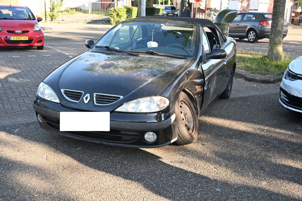 Schade bij ongeval met lesauto in Alkmaar (FOTO'S)