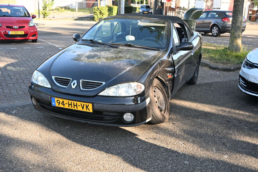 Schade bij ongeval met lesauto in Alkmaar (FOTO'S)