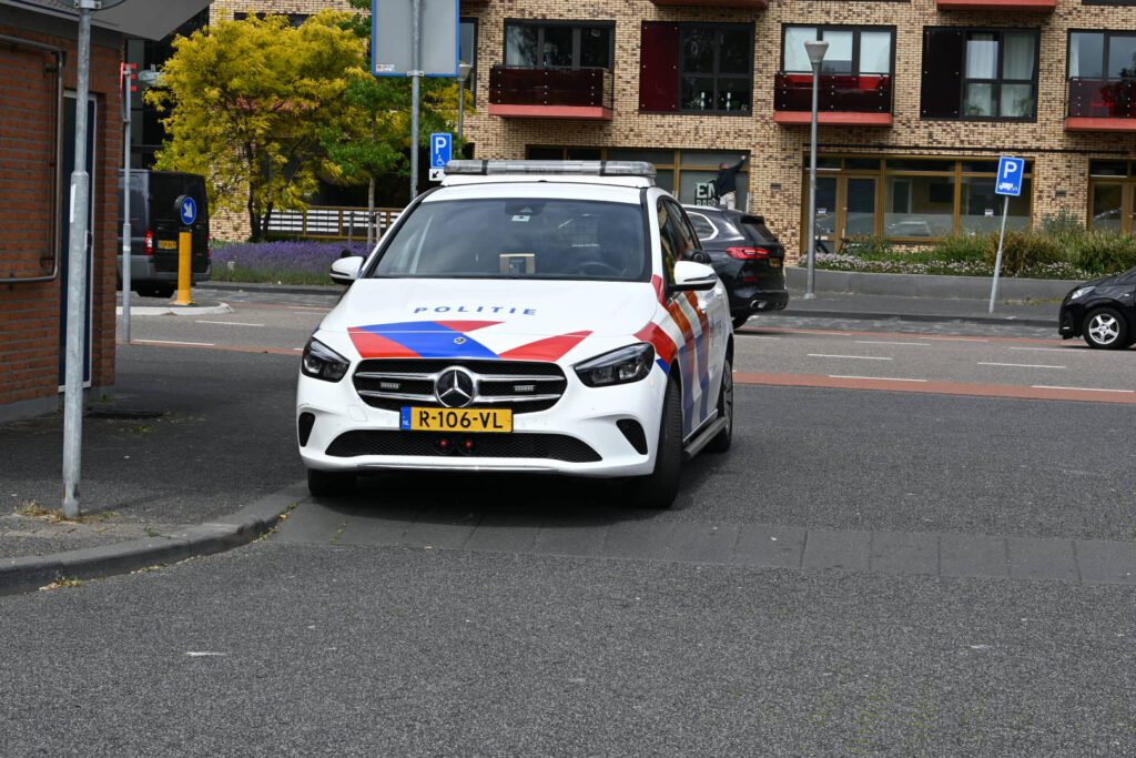 Politie opgeroepen voor ongeval met letsel op Koelmalaan in Alkmaar [FOTO'S]