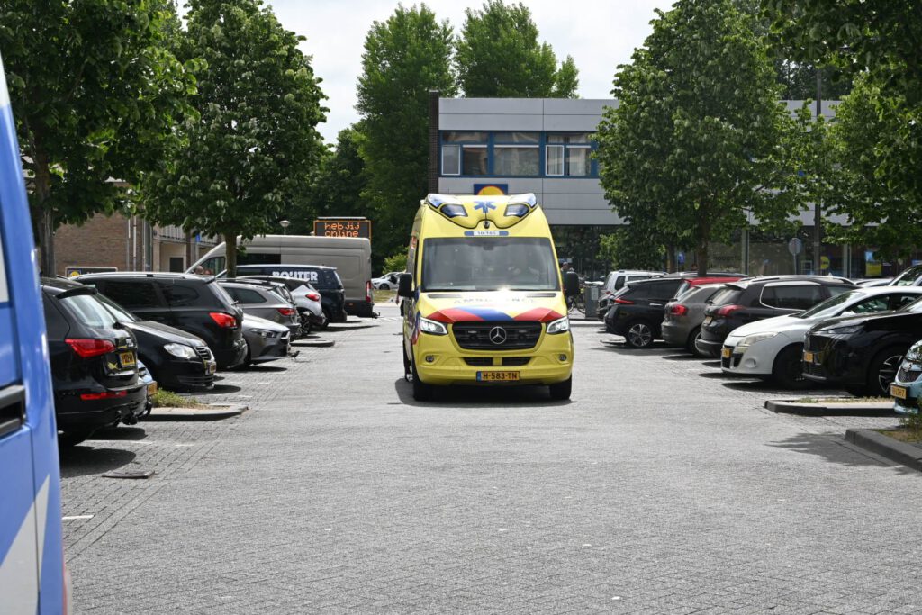 Politie opgeroepen voor ongeval met letsel op Koelmalaan in Alkmaar [FOTO'S]