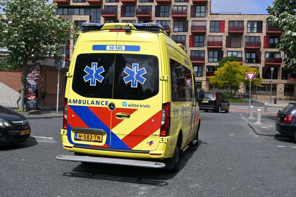 Politie opgeroepen voor ongeval met letsel op Koelmalaan in Alkmaar [FOTO'S]