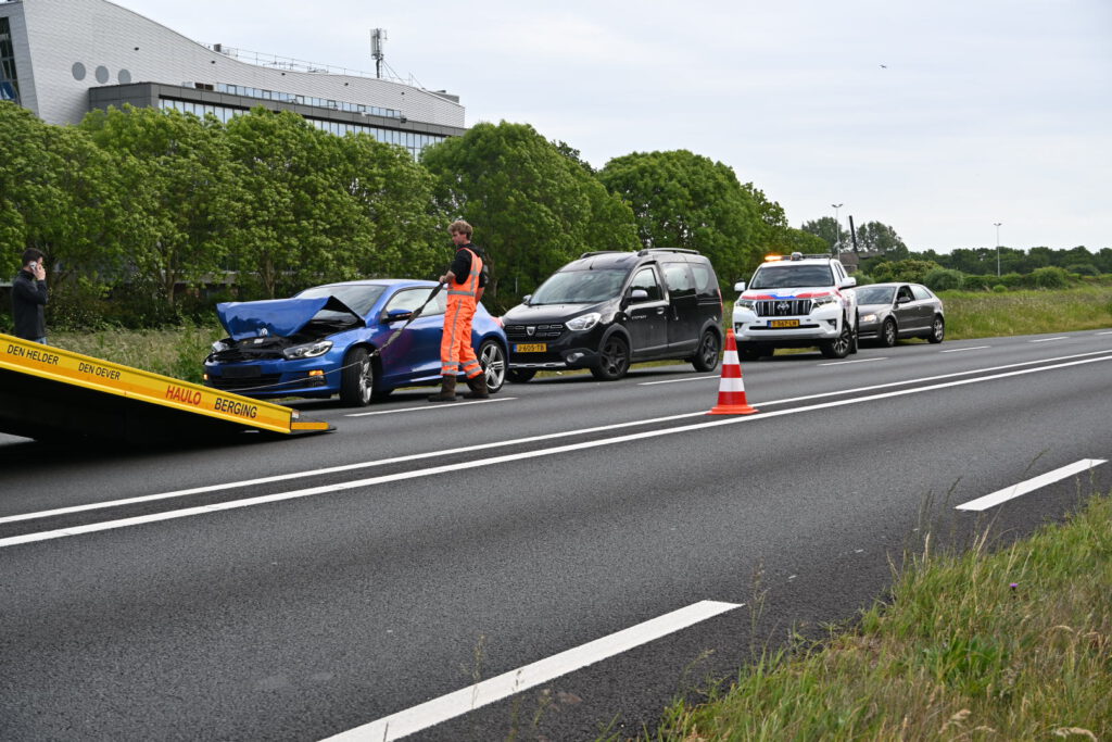 Flinke schade bij ongeval op de N9 in Alkmaar [FOTO'S]