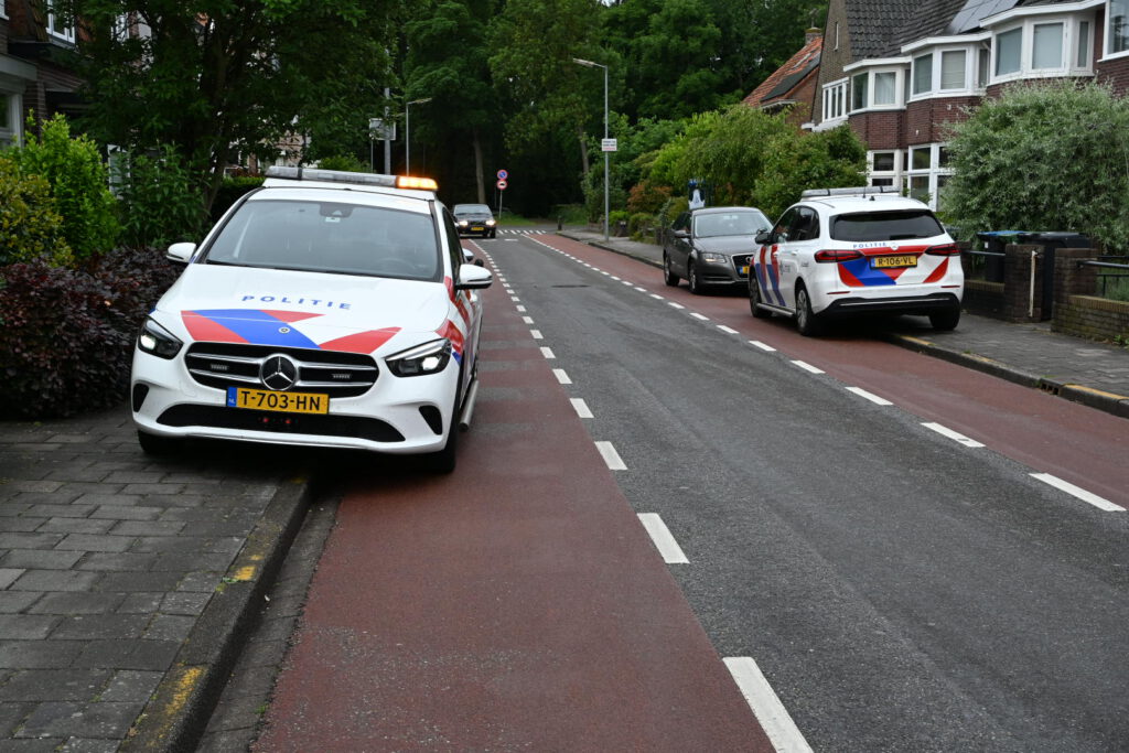 Scooterrijdster belandt onder auto op de Westerweg in Alkmaar