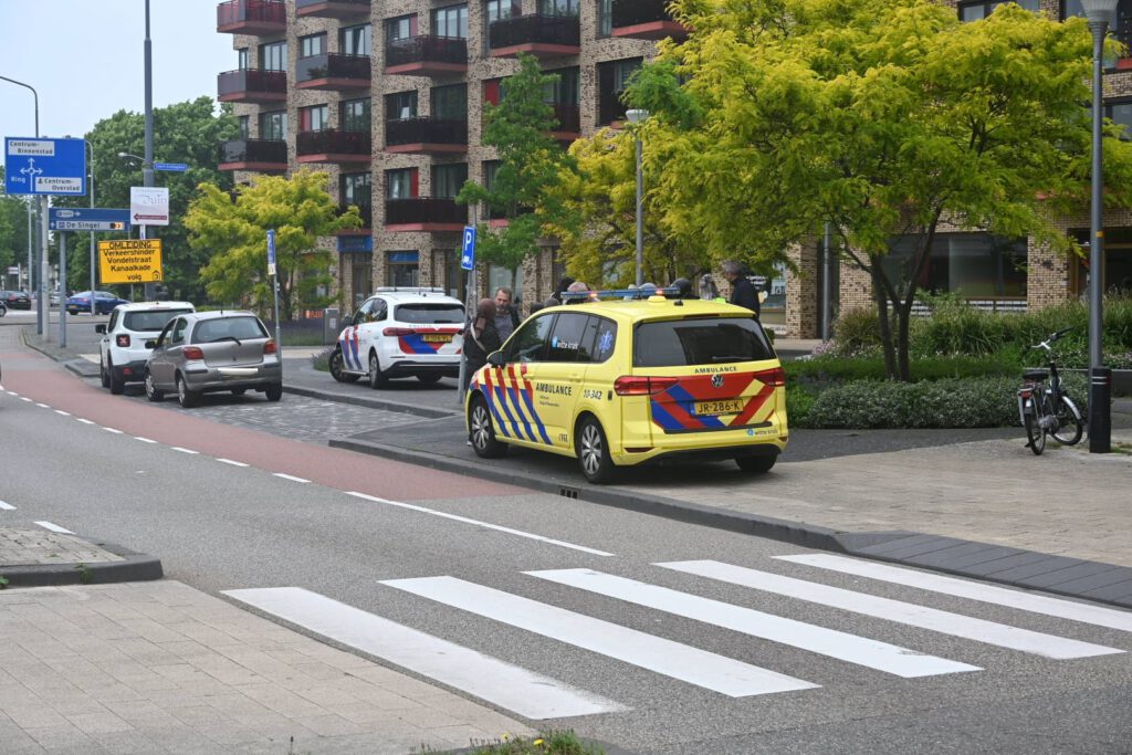 Vrouw gewond bij ongeval met auto op de Koelmanlaan in Alkmaar