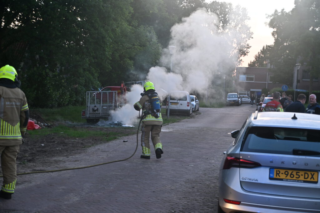Dixi gaat in vlammen op in Heiloo (FOTO'S)