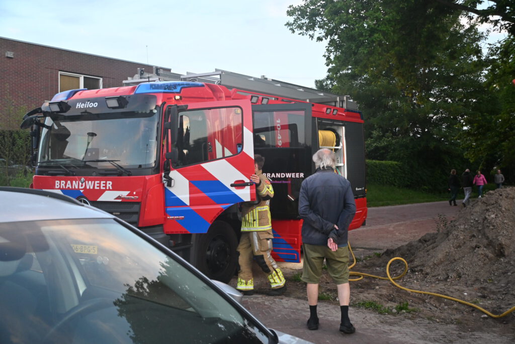 Dixi gaat in vlammen op in Heiloo (FOTO'S)