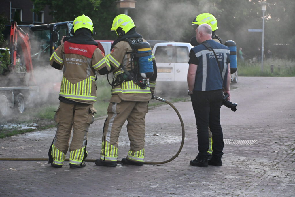 Dixi gaat in vlammen op in Heiloo (FOTO'S)