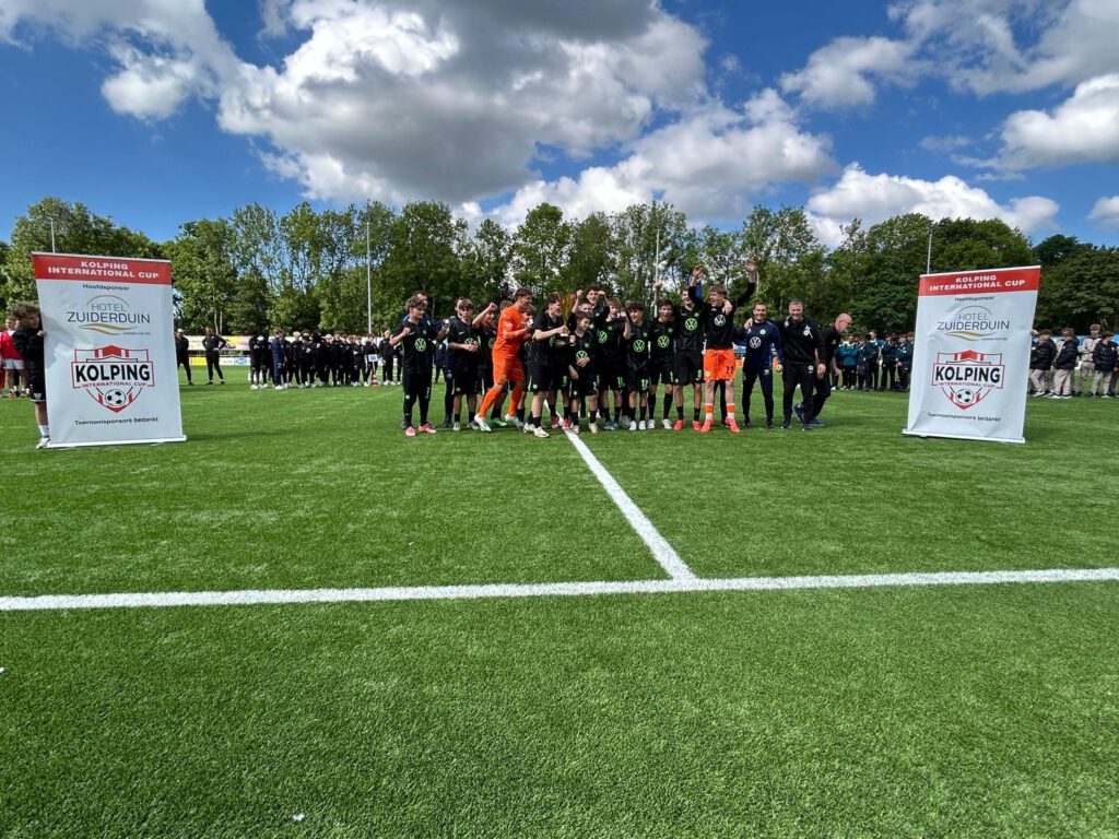 VfL Wolfsburg wint Kolping International Cup (FOTO'S)