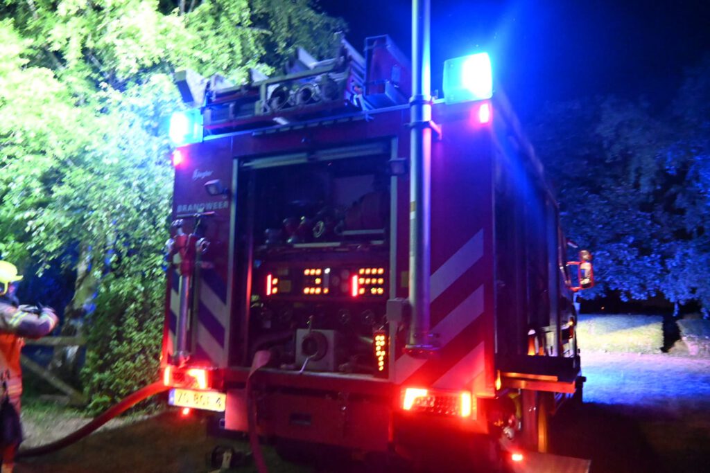 Grote brand op bungalowpark Egmond-Binnen (FOTO'S)
