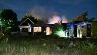 Grote brand op bungalowpark Egmond-Binnen (FOTO'S)