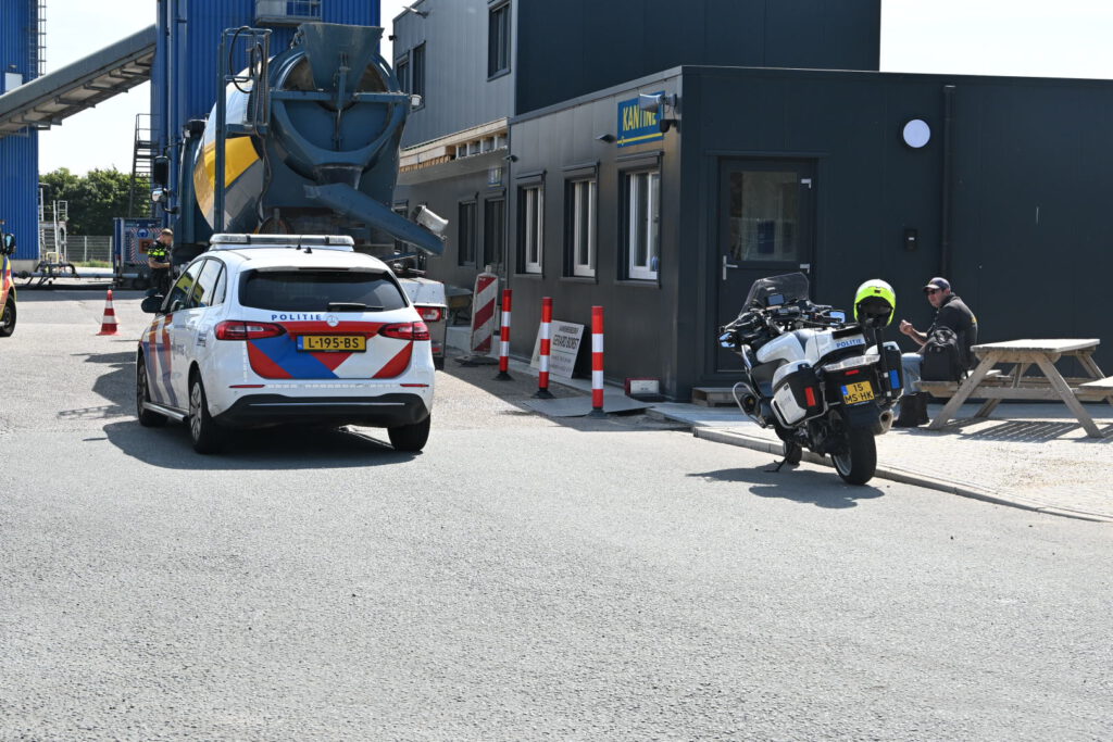 Persoon gewond bij bedrijfsongeval in Akersloot [FOTO'S]