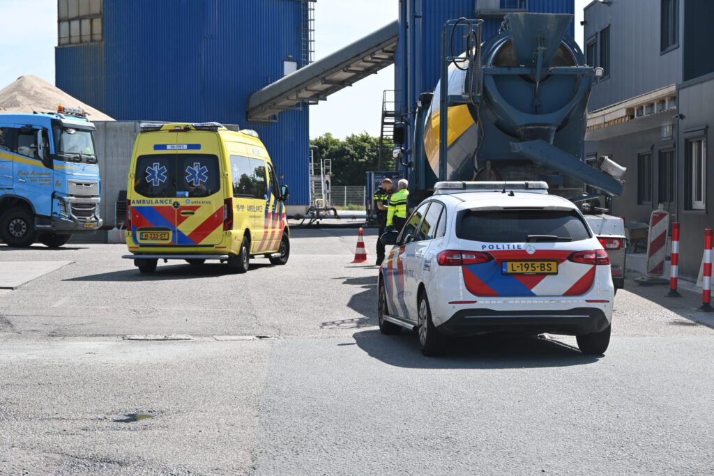 Persoon gewond bij bedrijfsongeval in Akersloot [FOTO'S]
