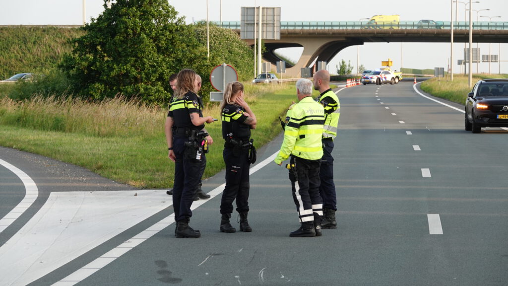 Motorrijder met spoed naar het ziekenhuis na ongeval op N242, weg afgesloten [FOTO'S]