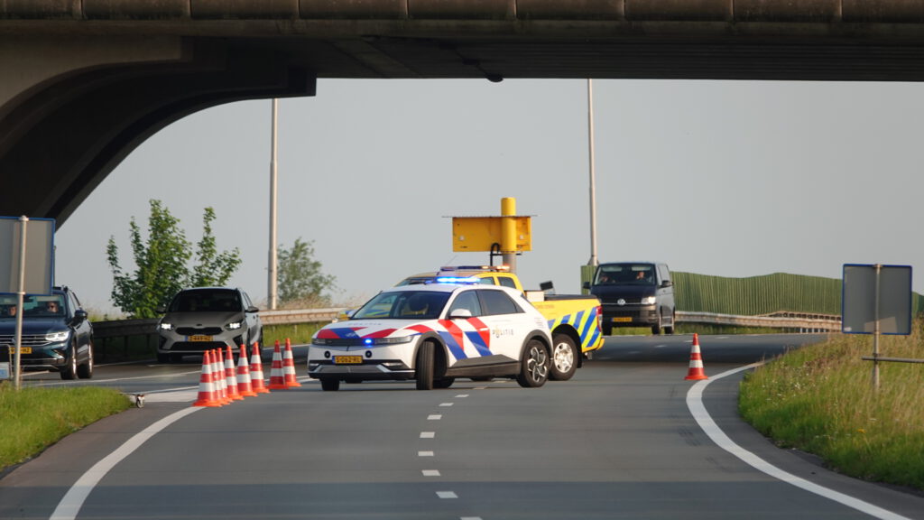 Motorrijder met spoed naar het ziekenhuis na ongeval op N242, weg afgesloten [FOTO'S]