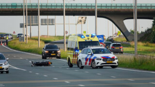 Motorrijder met spoed naar het ziekenhuis na ongeval op N242, weg afgesloten [FOTO'S]