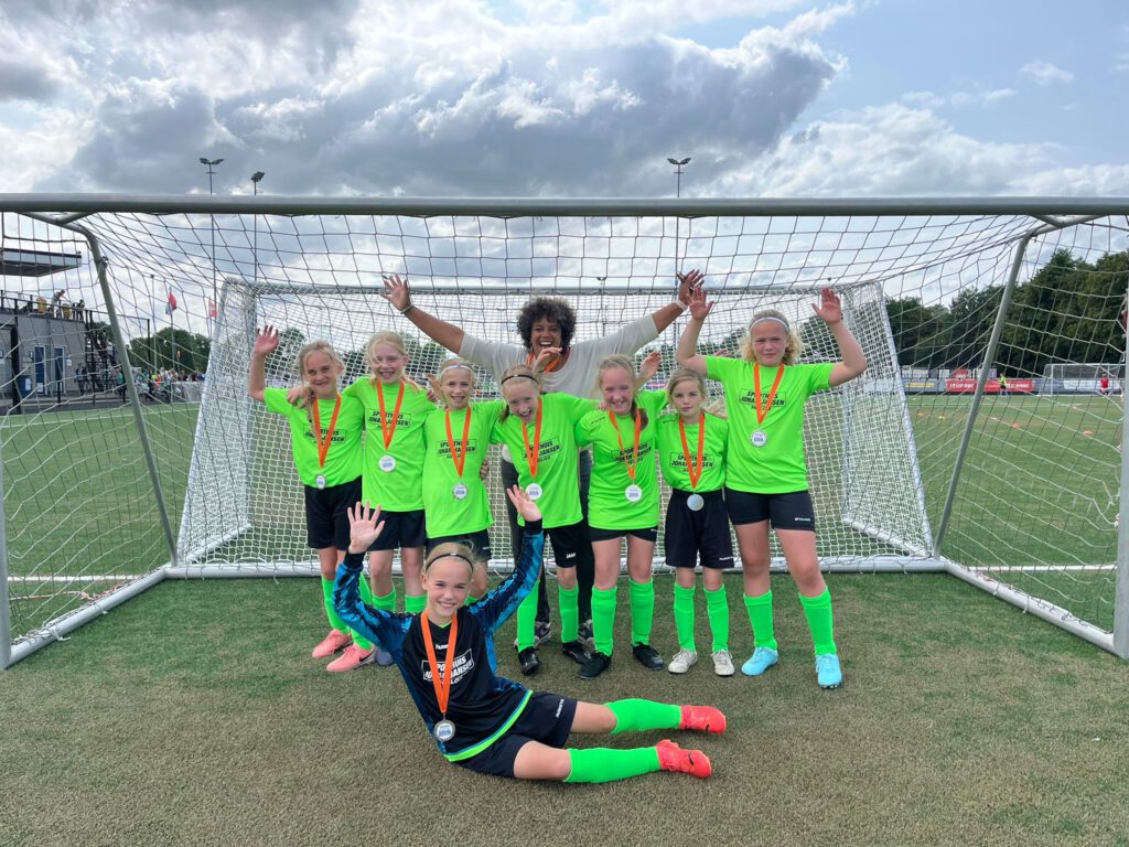 Sint Adelbertus-meiden eindigen als tweede in vierde ronde KNVB Schoolvoetbaltoernooi